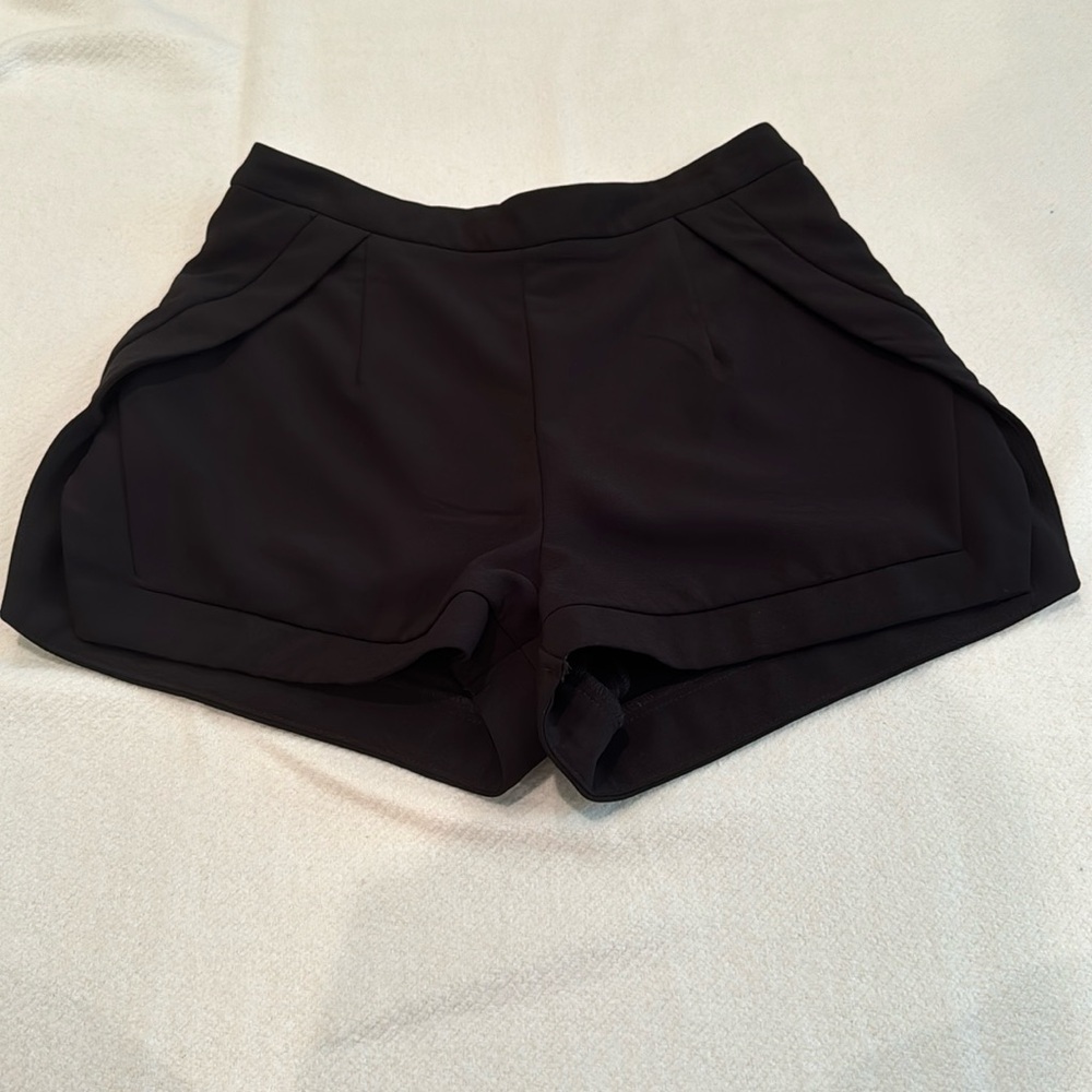 DO+BE black dress shorts size S